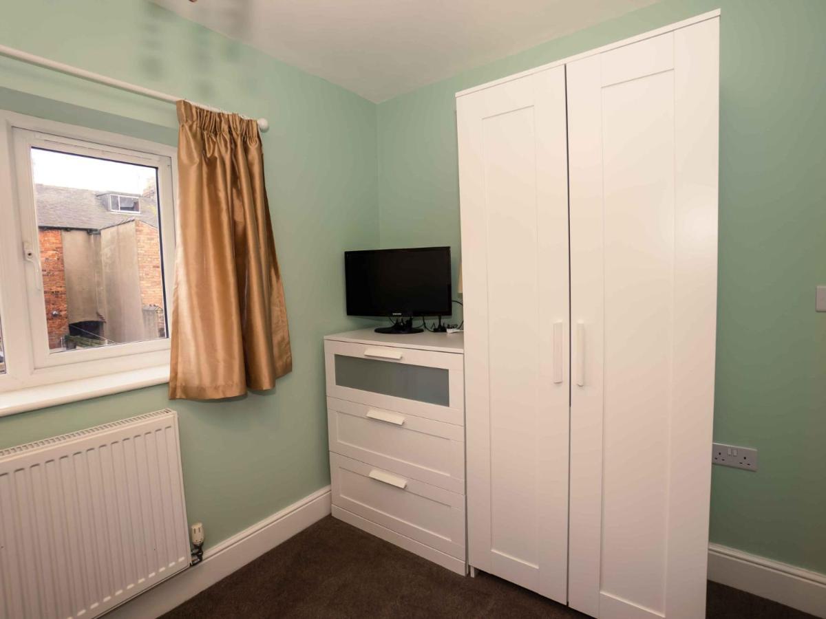Pass The Keys Newly Renovated 2 Bedroom Apartment And Free Parking Scarborough Exterior photo